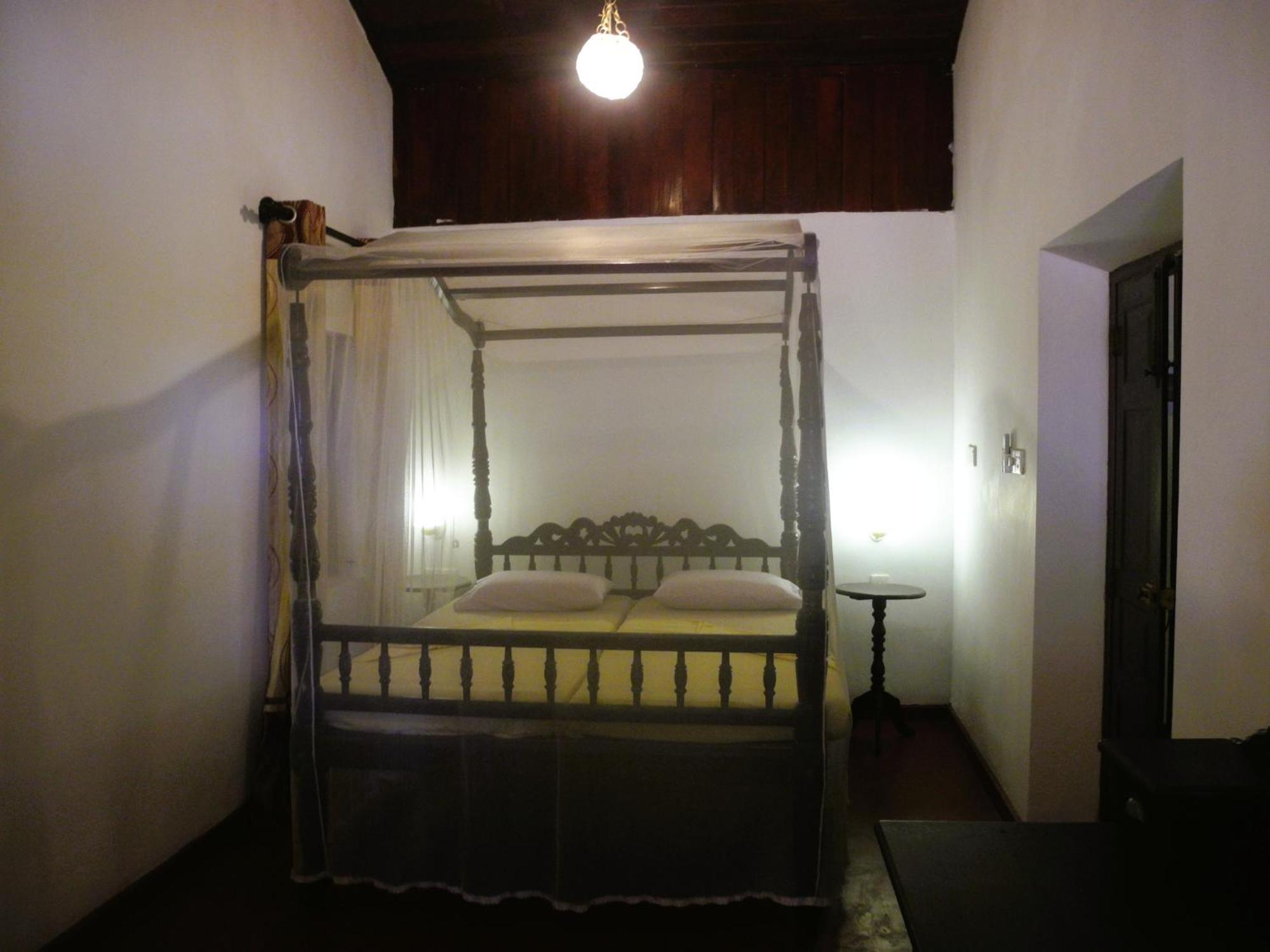 Top Of The Hill Guesthouse 웰리가마 외부 사진