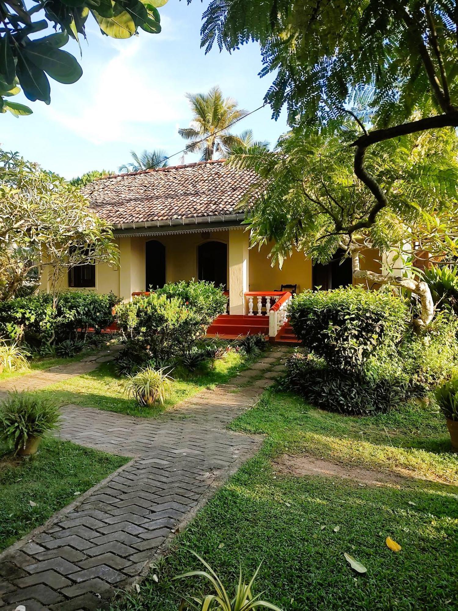 Top Of The Hill Guesthouse 웰리가마 외부 사진